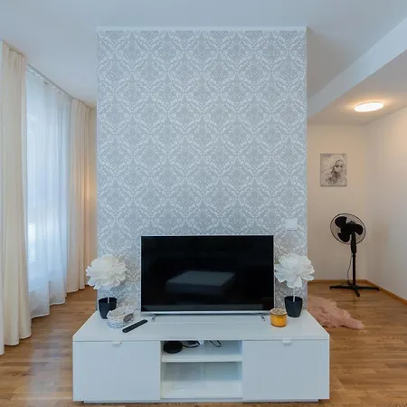 Apartamento Aida Center *